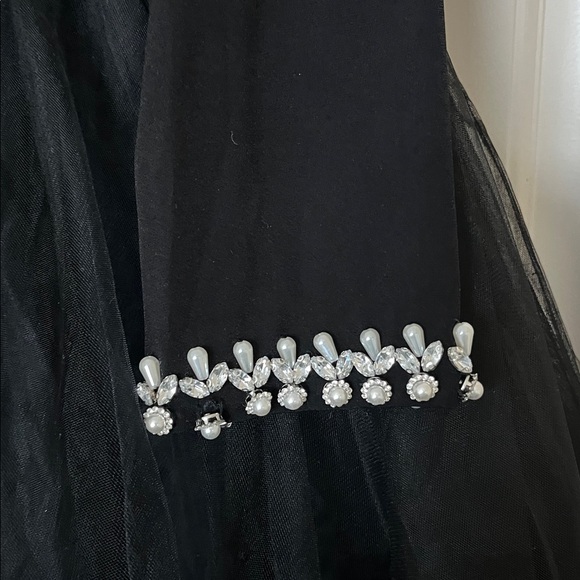 Mac Duggal Elegant Black Long Sleeve Dress with Pearl Accents - Picture 5 of 7